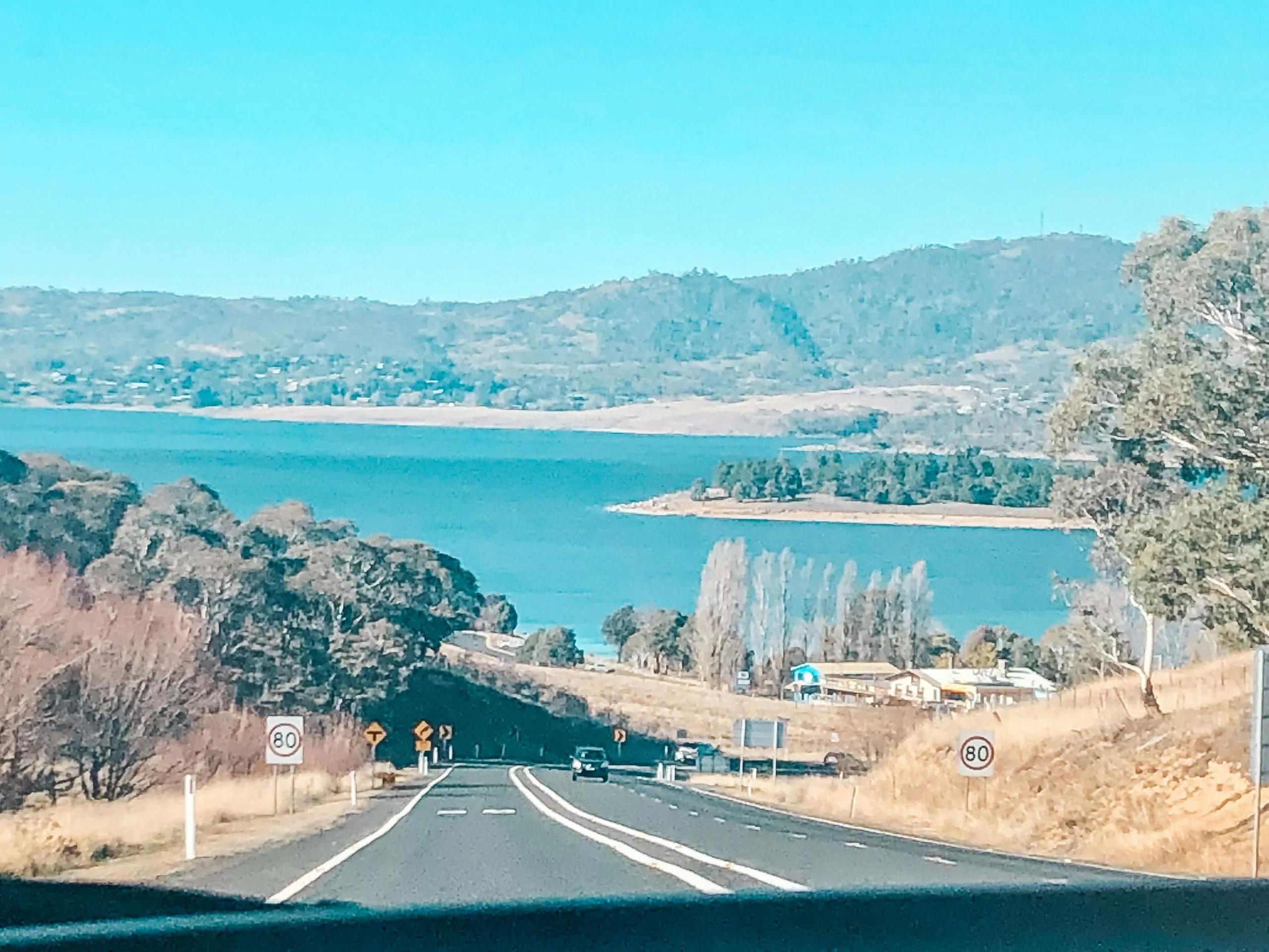lake jindabyne
