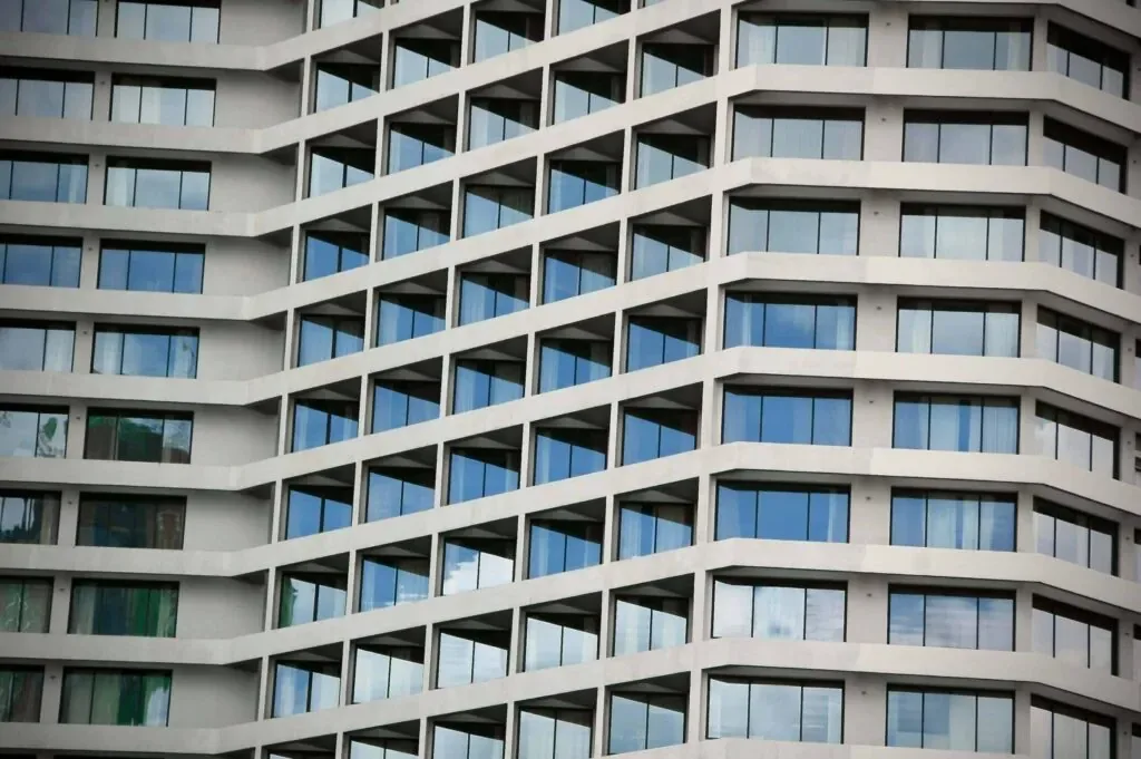 Sheraton Riverside Photo by Jacky Watt on Unsplash