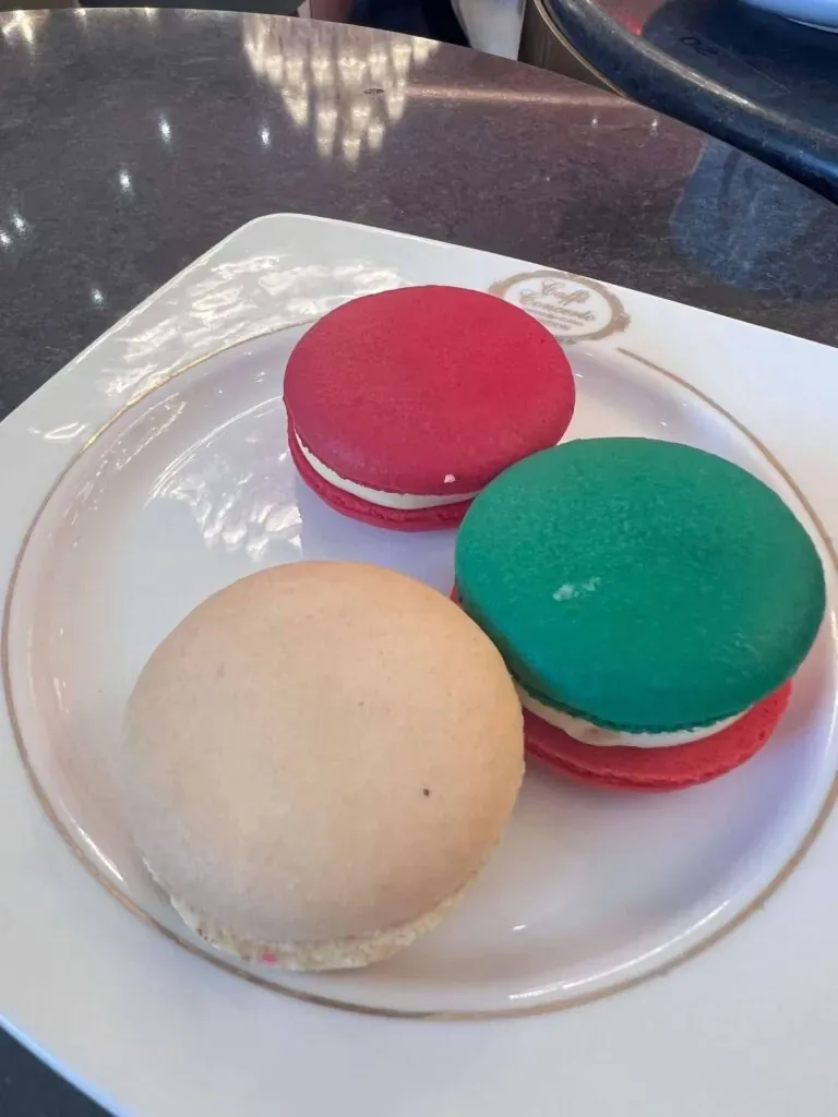 baking Macarons