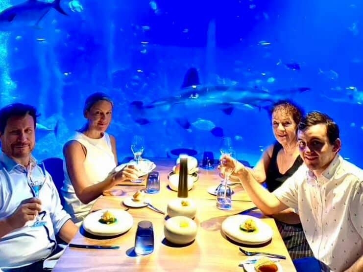 Underwater dining