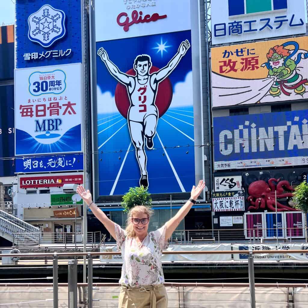 the running man osaka, osaka shopping, shopping in japan, osaka, the running man, dotonbori