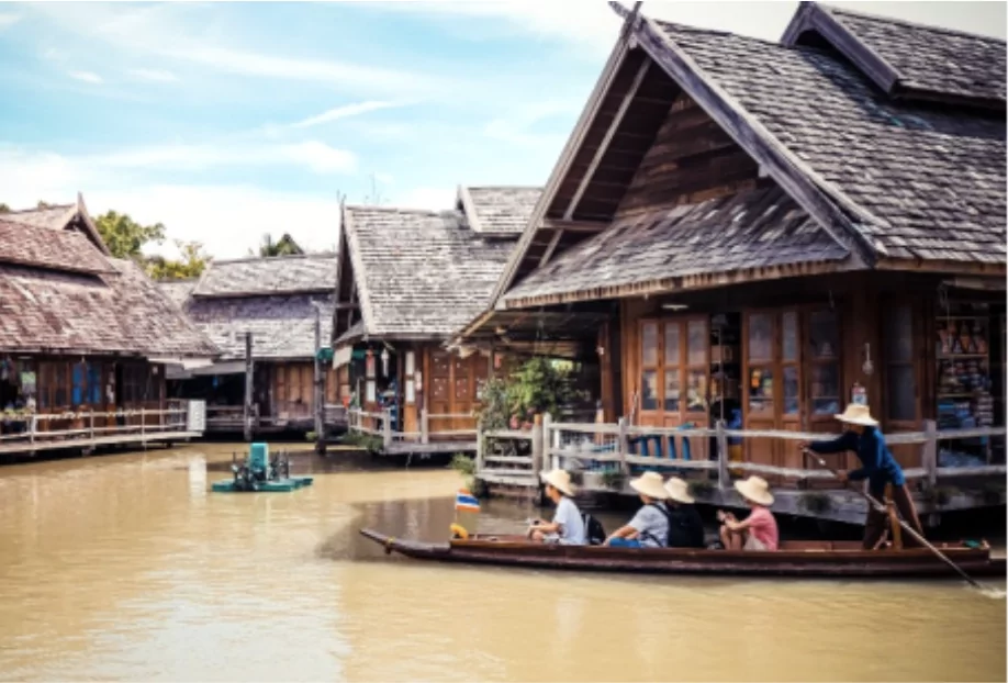 Boat tour in Thailand