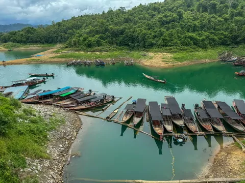 Ratchaprapa Pier.