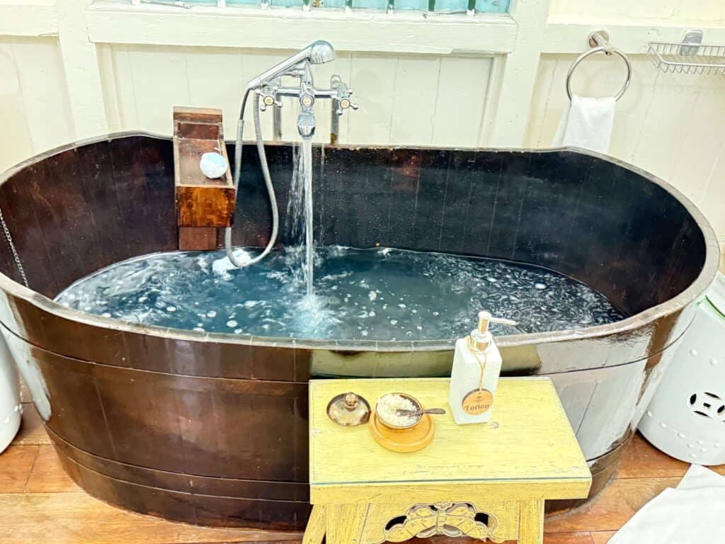 rustic bath, langkawi, temple tree