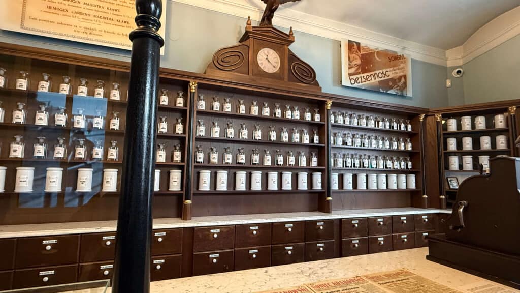 getto pharmacy, jewish quarter, krakow history