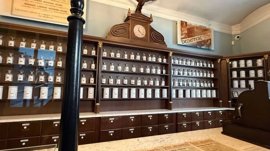 eagle pharmacy, getto pharmacy, apteka pod orlem, world war 2 history